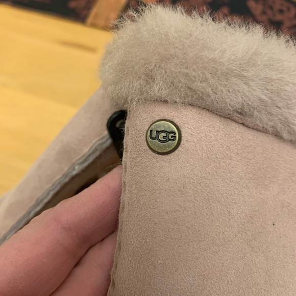 NWT light blush pink suede and shearling gloves size L - Picture 3 of 6